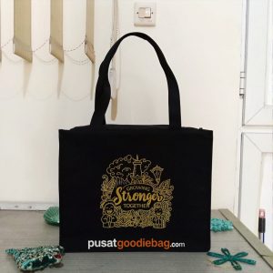 Goodie Bag Spunbond dengan Zipper/retsleting Sablon Gold